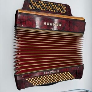 Hohner Sirena III – Knopfakkordeon, C-Griff, 3-chörig, 72 Bässe, mit Koffer